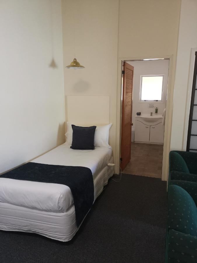 Captains Quarters Motor Inn Cambridge Esterno foto