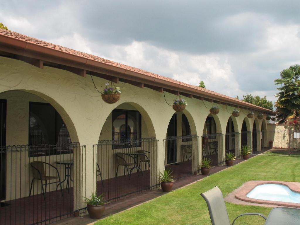 Captains Quarters Motor Inn Cambridge Esterno foto