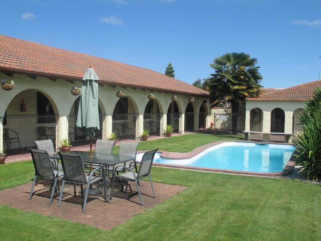 Captains Quarters Motor Inn Cambridge Esterno foto