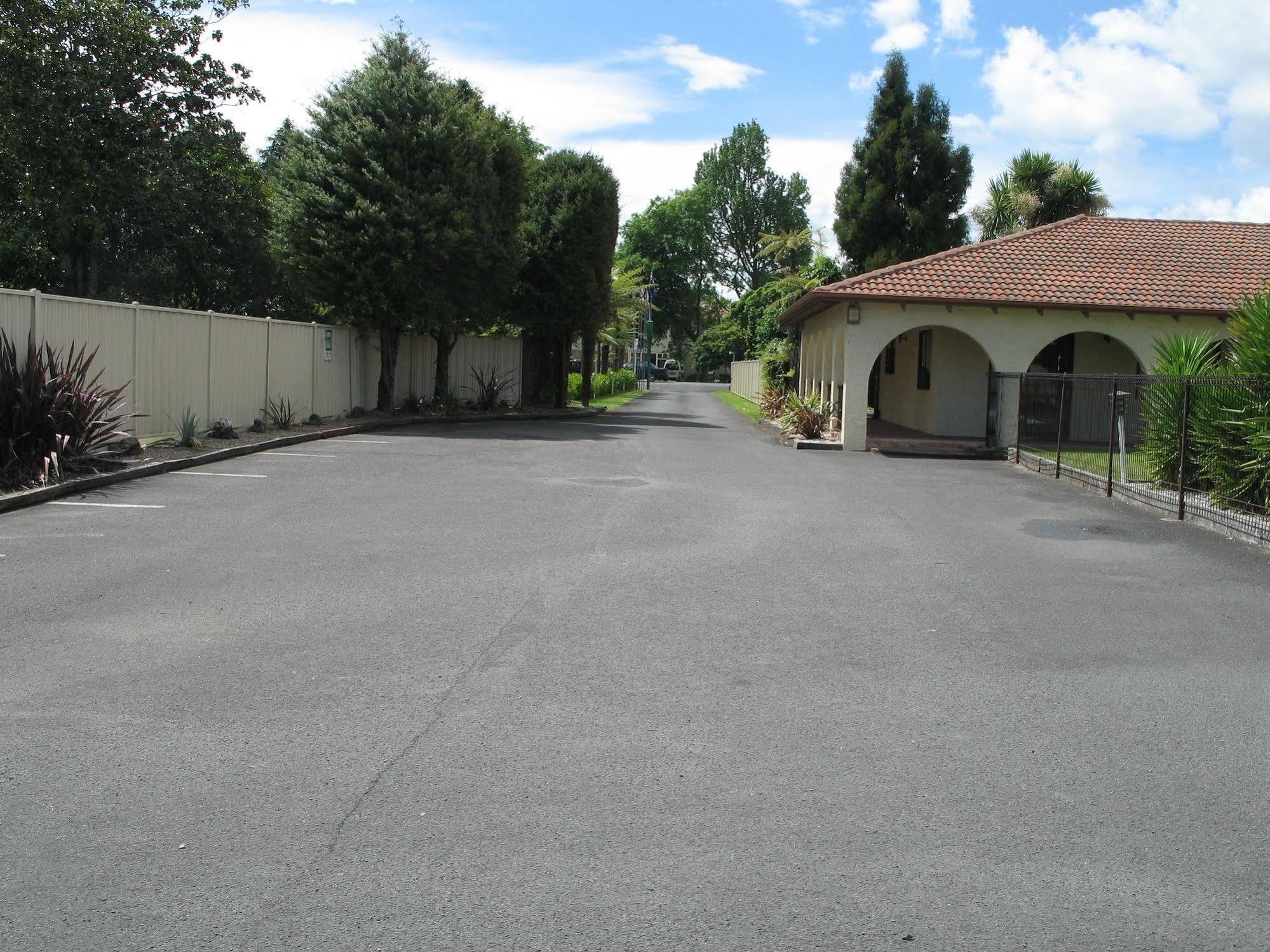 Captains Quarters Motor Inn Cambridge Esterno foto