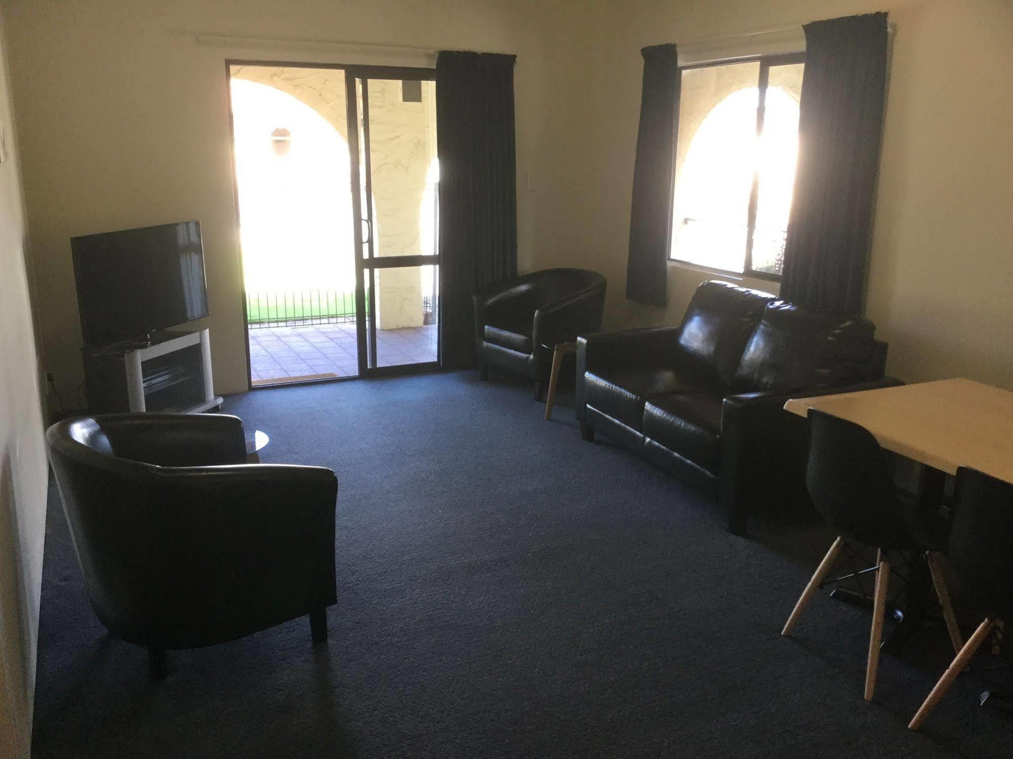 Captains Quarters Motor Inn Cambridge Esterno foto