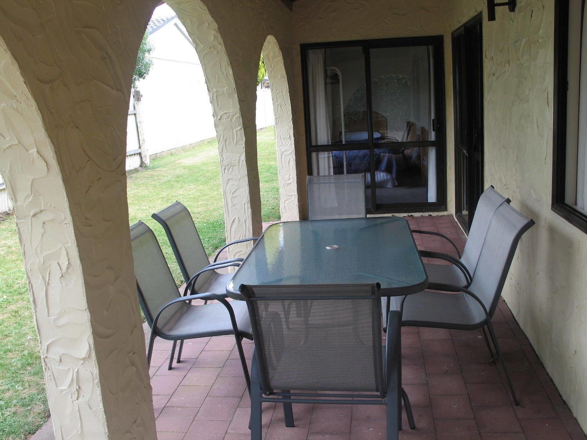 Captains Quarters Motor Inn Cambridge Esterno foto