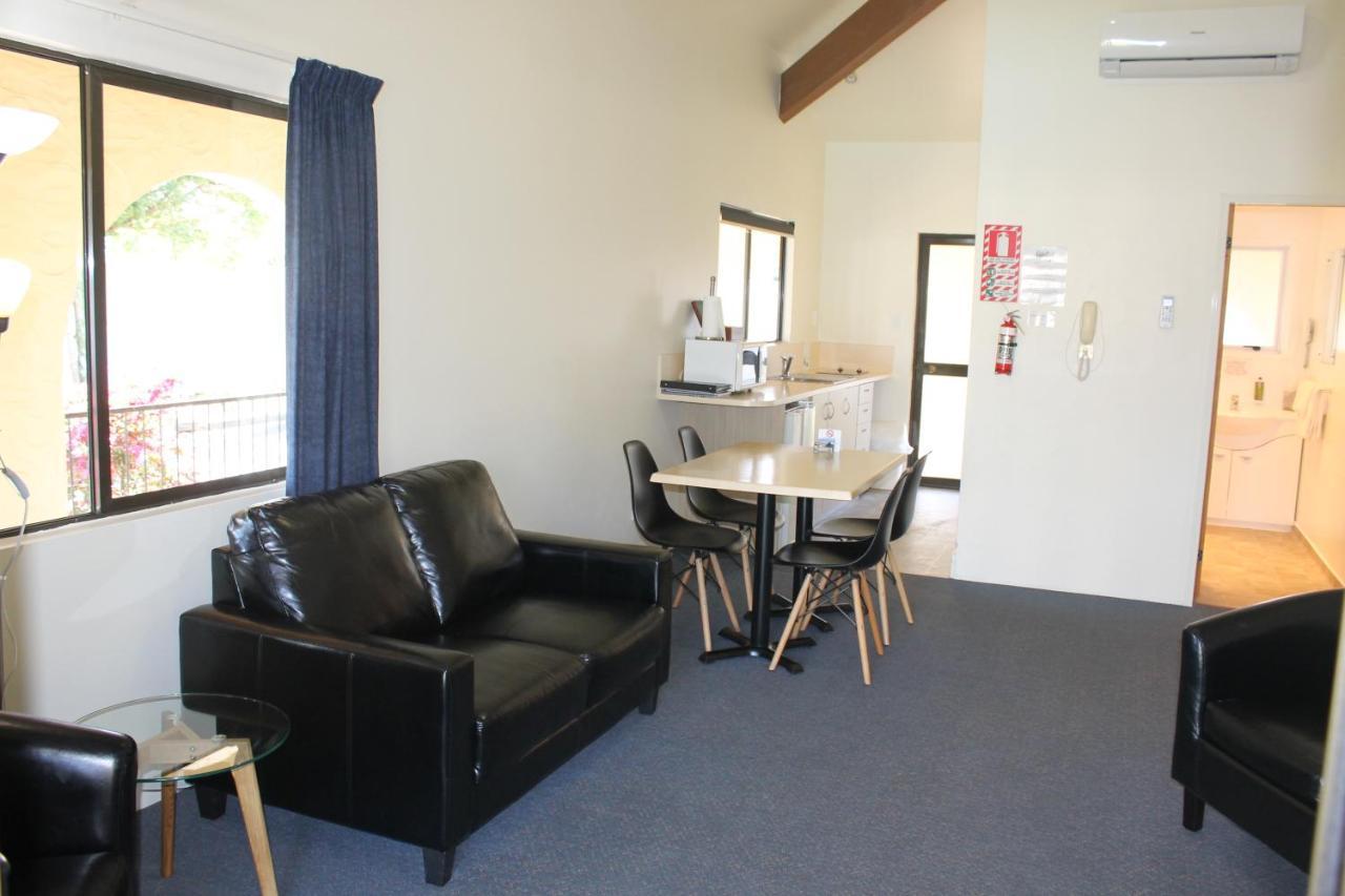 Captains Quarters Motor Inn Cambridge Esterno foto